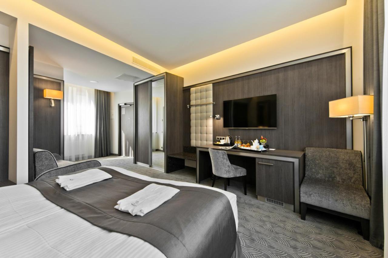 Congress Avenue Hotel VNO Exterior foto